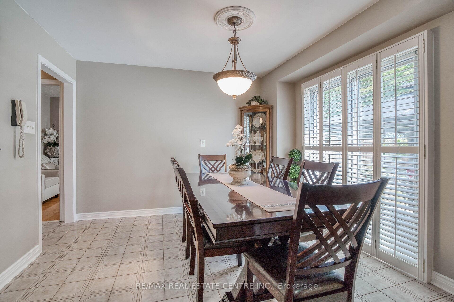 Photo 10 of 29 Janus Place, Vaughan, West Woodbridge — HOMEH