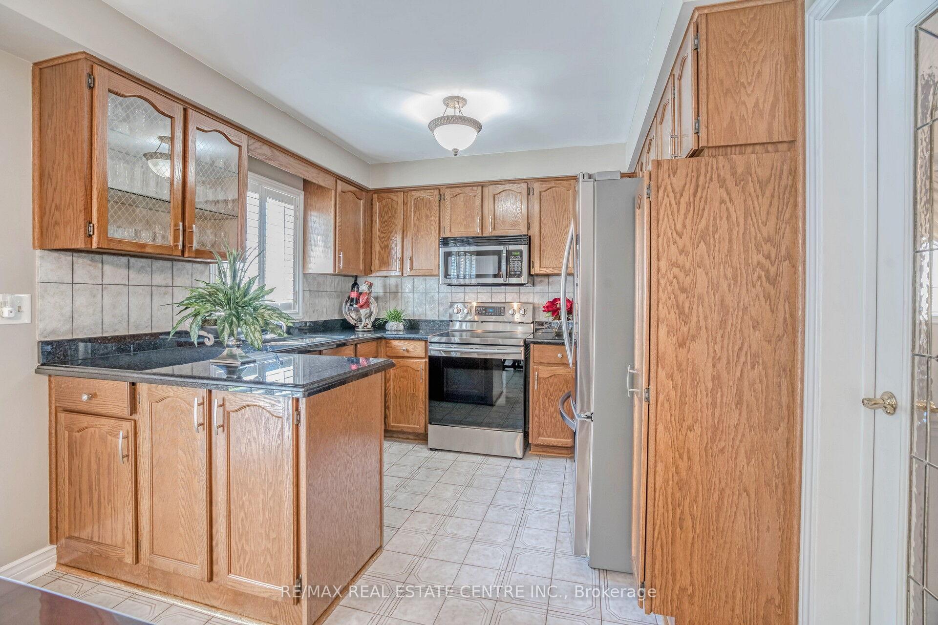 Photo 11 of 29 Janus Place, Vaughan, West Woodbridge — HOMEH