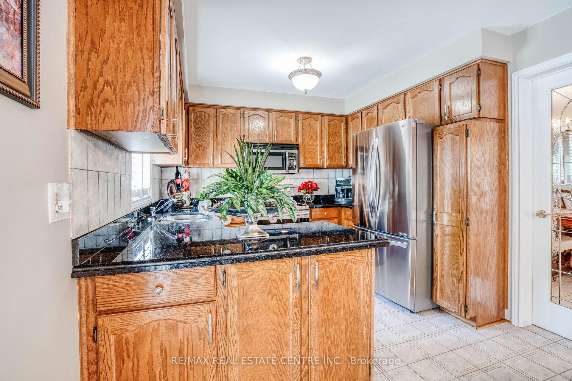 Photo 12 of 29 Janus Place, Vaughan, West Woodbridge — HOMEH