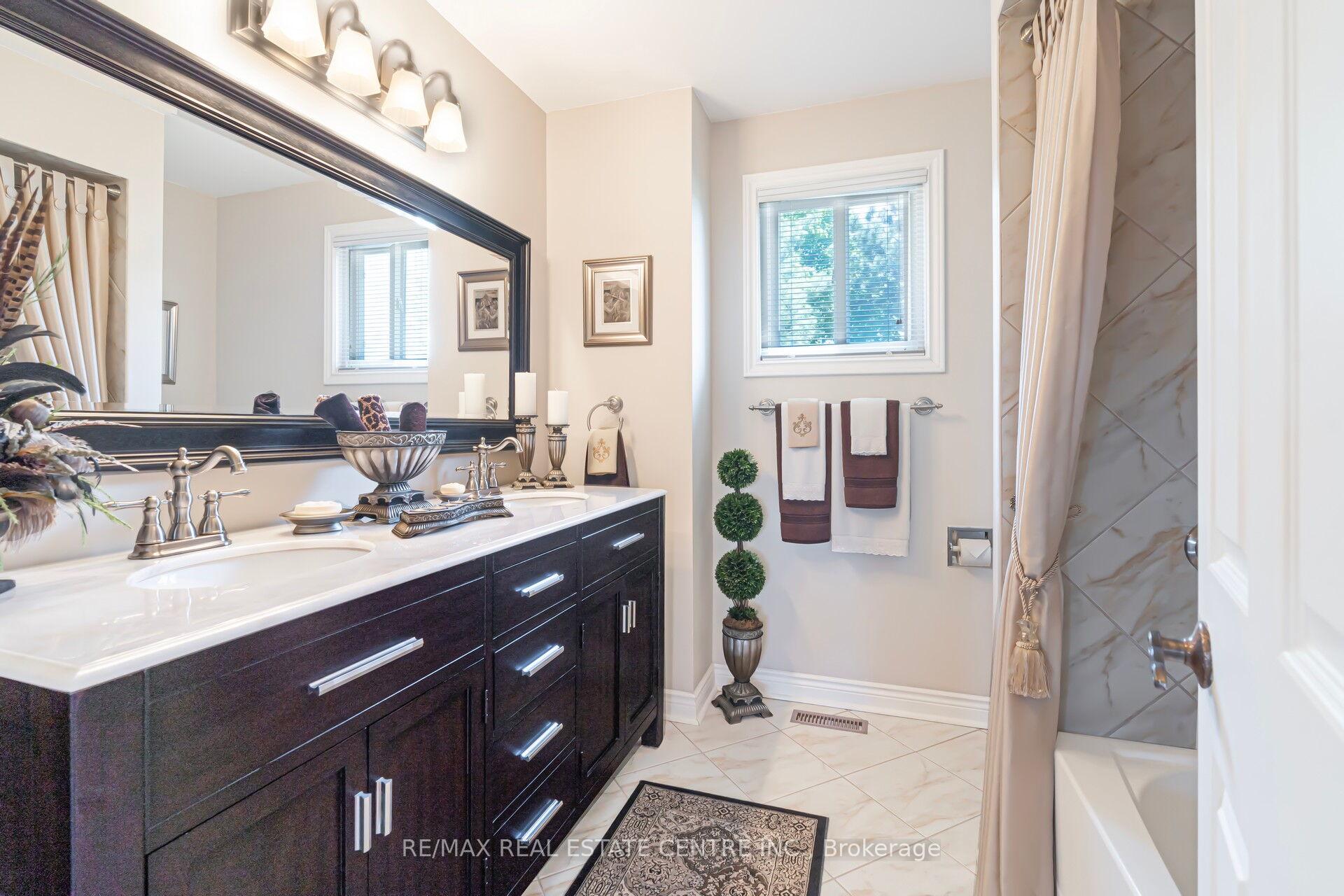 Photo 22 of 29 Janus Place, Vaughan, West Woodbridge — HOMEH