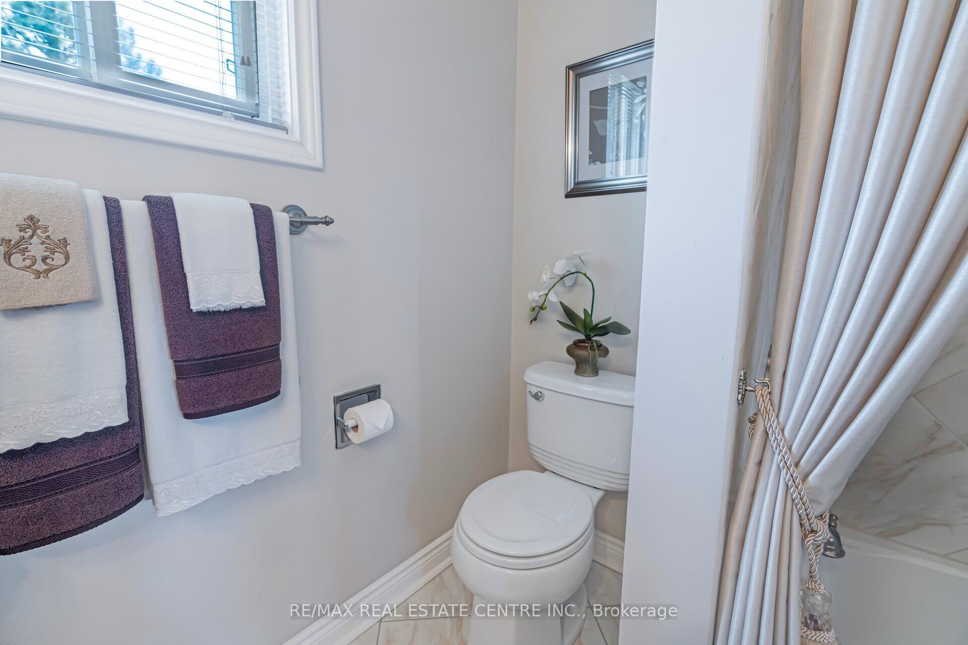 Photo 23 of 29 Janus Place, Vaughan, West Woodbridge — HOMEH