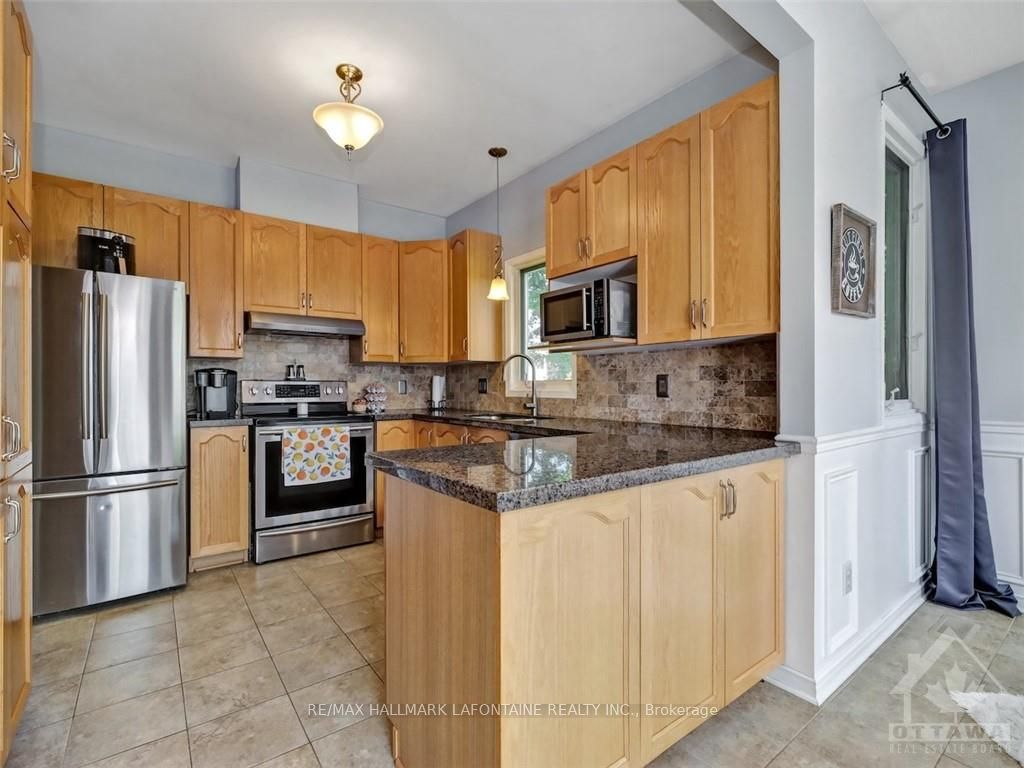 Photo 10 of 1801 Northlands Drive, Ottawa, Fallingbrook/Gardenway South — HOMEH