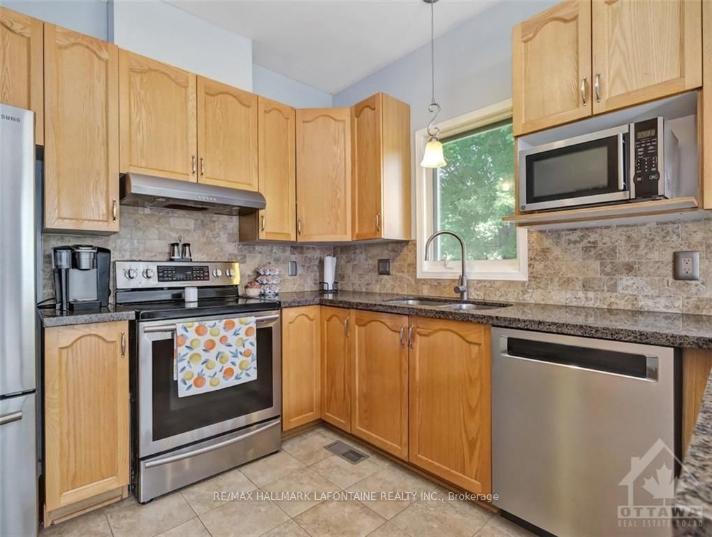 Photo 11 of 1801 Northlands Drive, Ottawa, Fallingbrook/Gardenway South — HOMEH