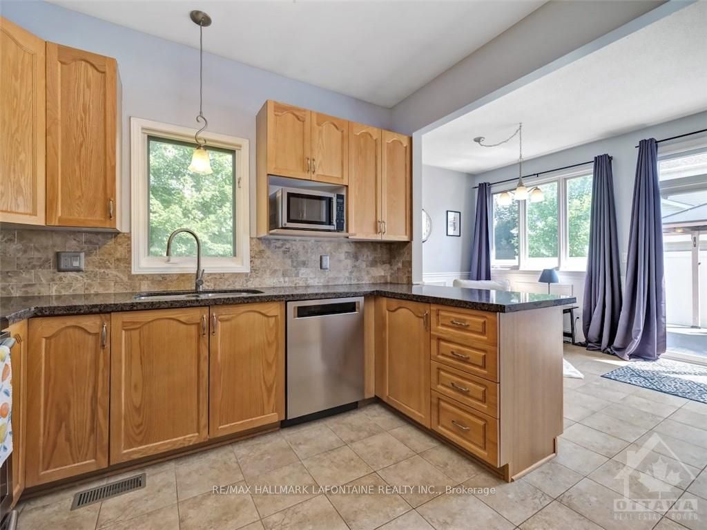 Photo 12 of 1801 Northlands Drive, Ottawa, Fallingbrook/Gardenway South — HOMEH