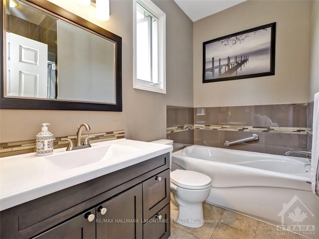 Photo 18 of 1801 Northlands Drive, Ottawa, Fallingbrook/Gardenway South — HOMEH