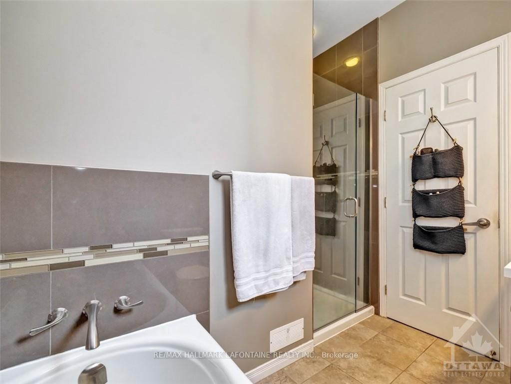 Photo 19 of 1801 Northlands Drive, Ottawa, Fallingbrook/Gardenway South — HOMEH