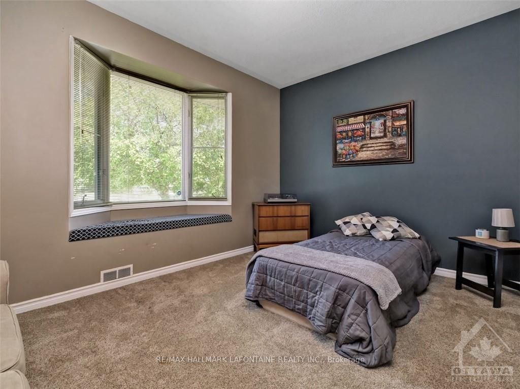 Photo 20 of 1801 Northlands Drive, Ottawa, Fallingbrook/Gardenway South — HOMEH