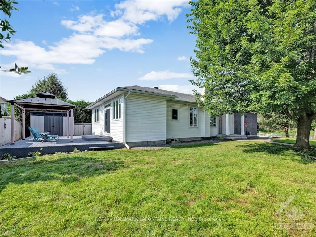 Photo 28 of 1801 Northlands Drive, Ottawa, Fallingbrook/Gardenway South — HOMEH