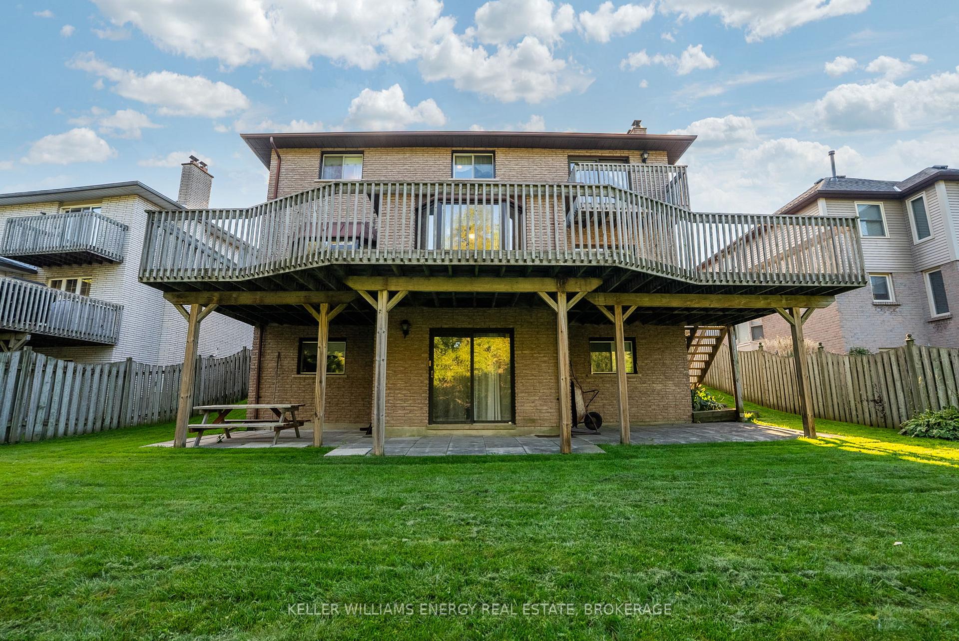 Photo 5 of 569 Prestwick Drive, Oshawa, McLaughlin — HOMEH