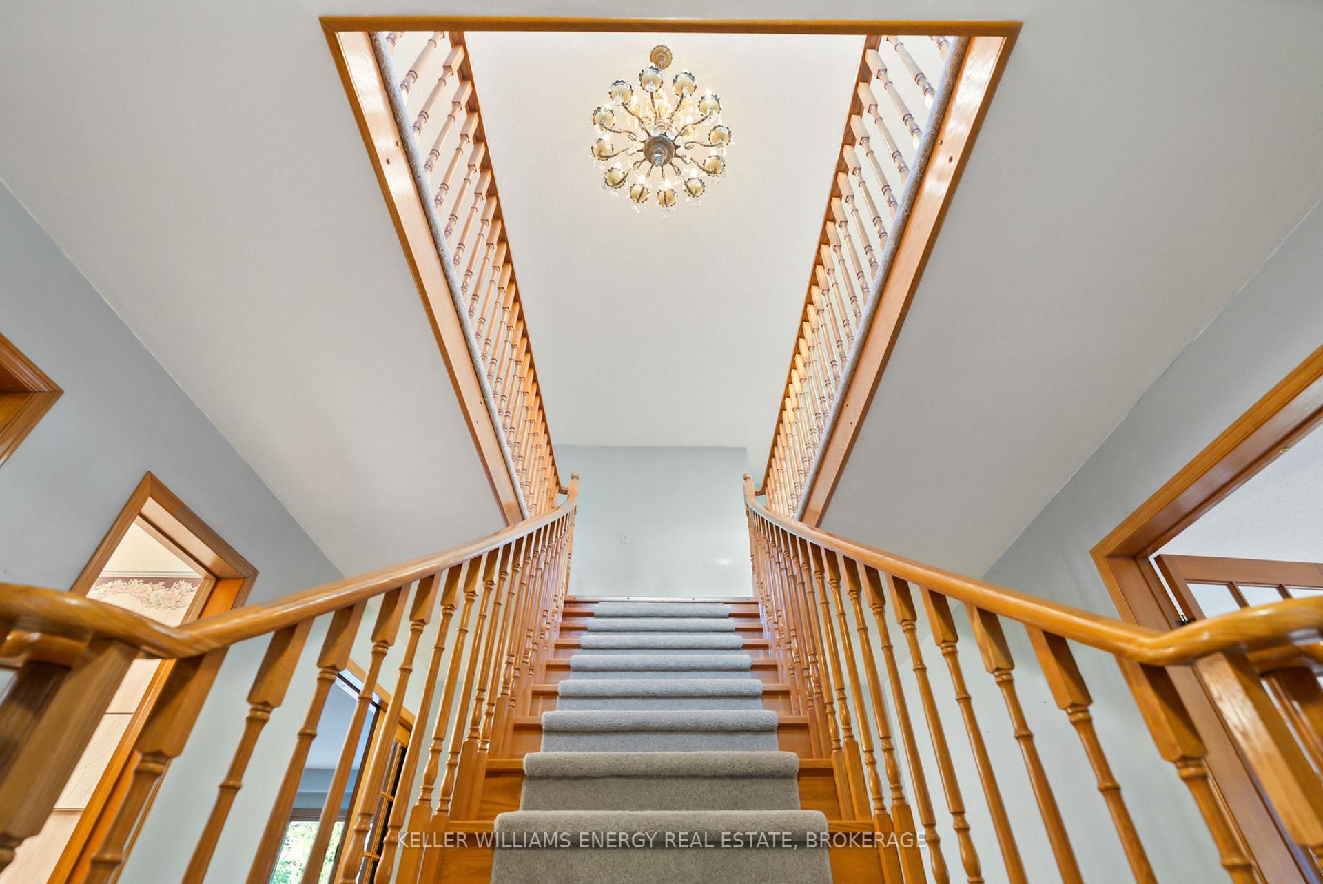 Photo 8 of 569 Prestwick Drive, Oshawa, McLaughlin — HOMEH