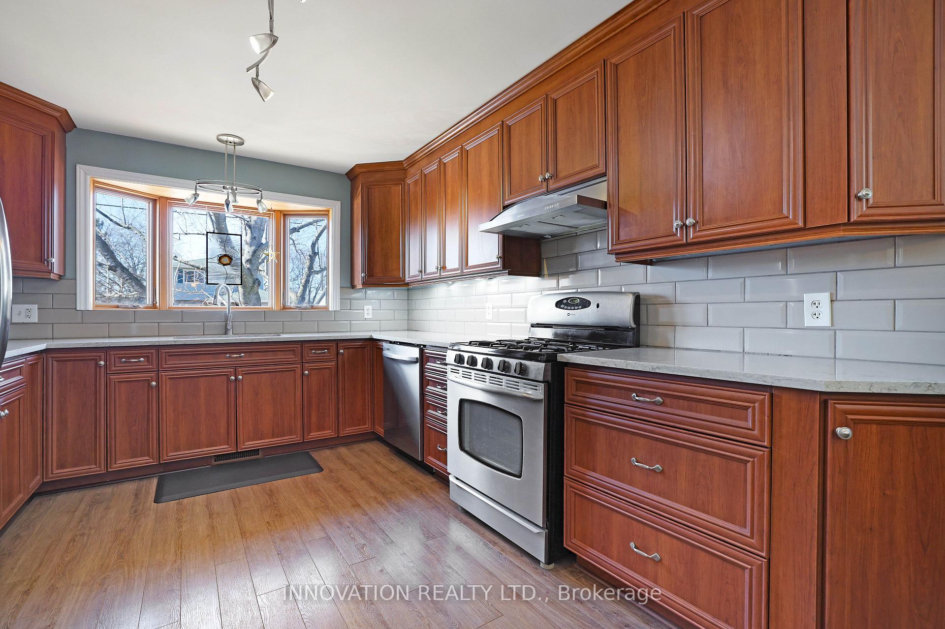 Photo 8 of 100 Seventh Avenue, Arnprior — HOMEH