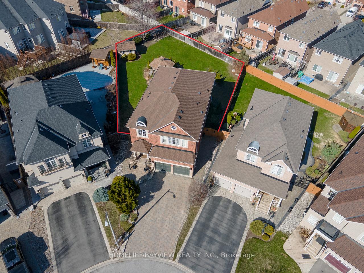 Photo 3 of 33 Tiana Court, Vaughan, Vellore Village — HOMEH