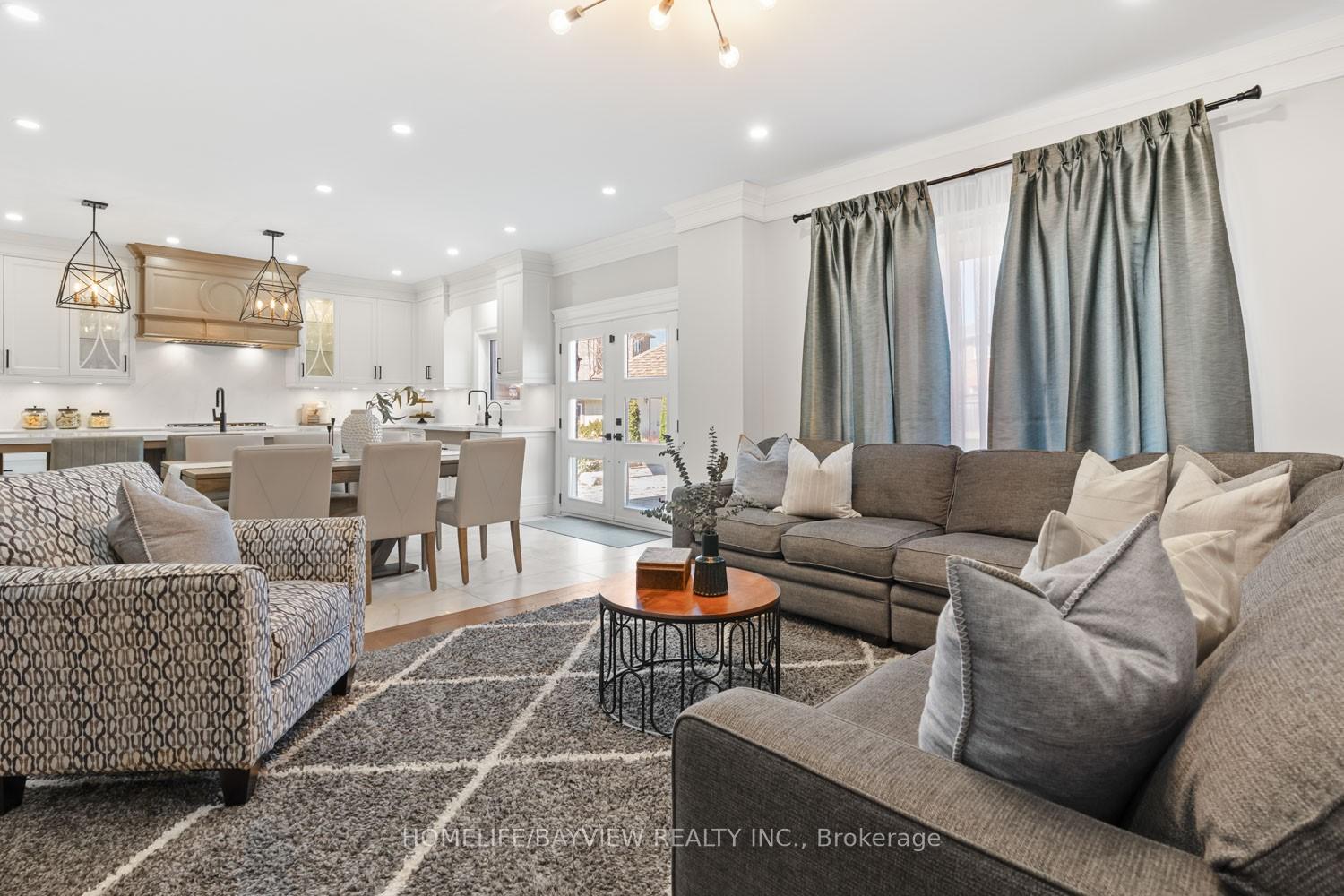 Photo 12 of 33 Tiana Court, Vaughan, Vellore Village — HOMEH