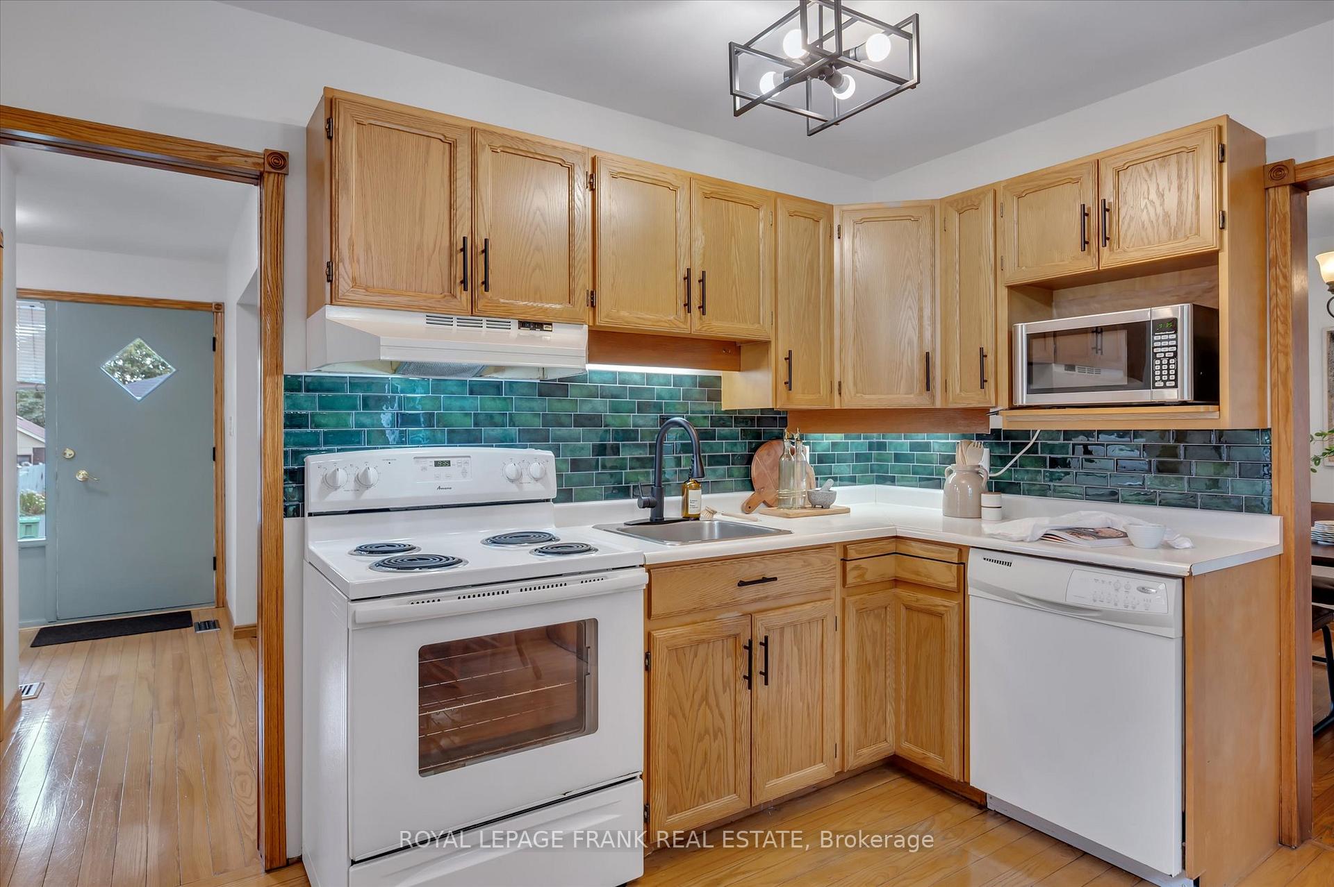 Photo 9 of 280 Greenlawn Avenue, Peterborough, Northcrest Ward 5 — HOMEH