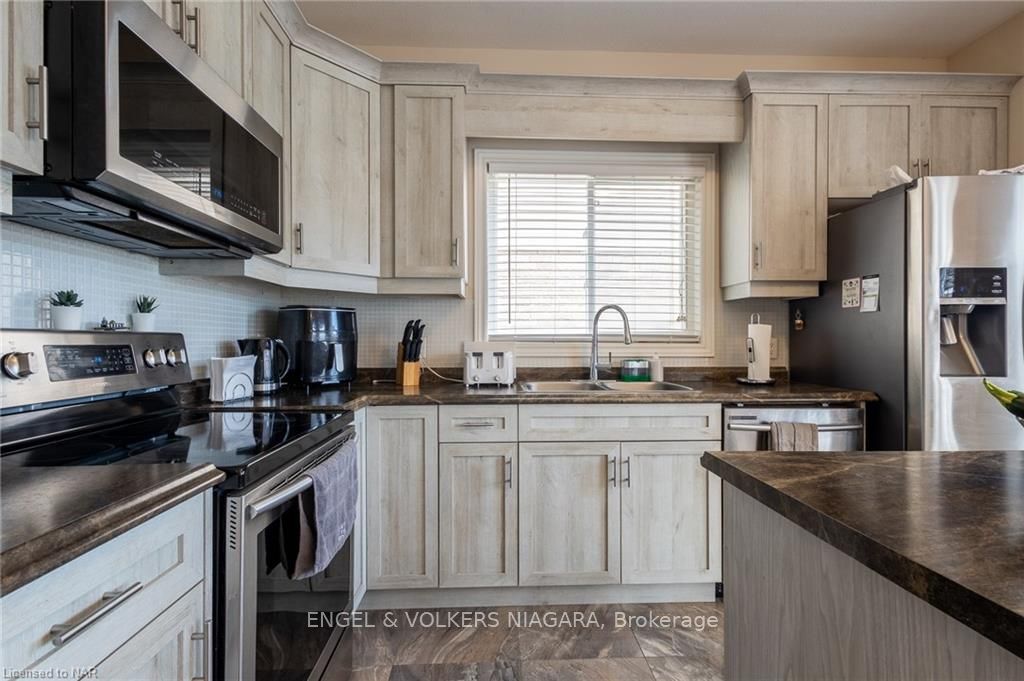 Photo 7 of 459 Silverwood Avenue, Welland, Coyle Creek — HOMEH