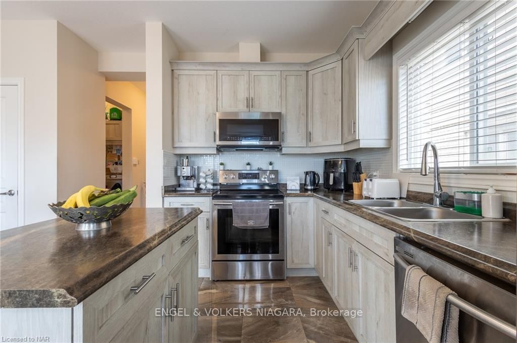 Photo 8 of 459 Silverwood Avenue, Welland, Coyle Creek — HOMEH