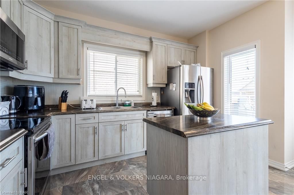 Photo 6 of 459 Silverwood Avenue, Welland, Coyle Creek — HOMEH