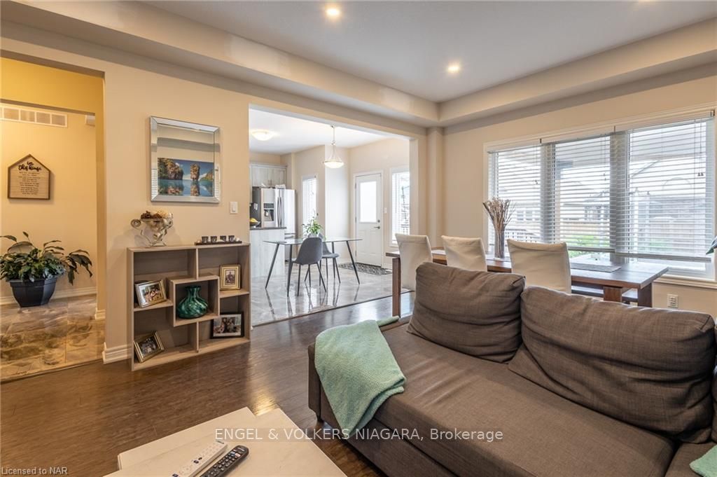 Photo 16 of 459 Silverwood Avenue, Welland, Coyle Creek — HOMEH
