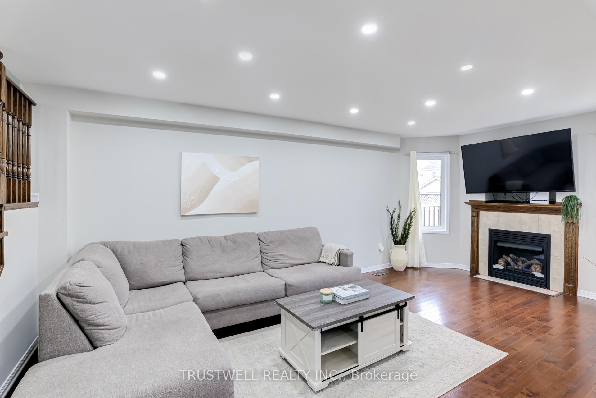 Photo 4 of 544 Luple Avenue, Oshawa, Samac — HOMEH