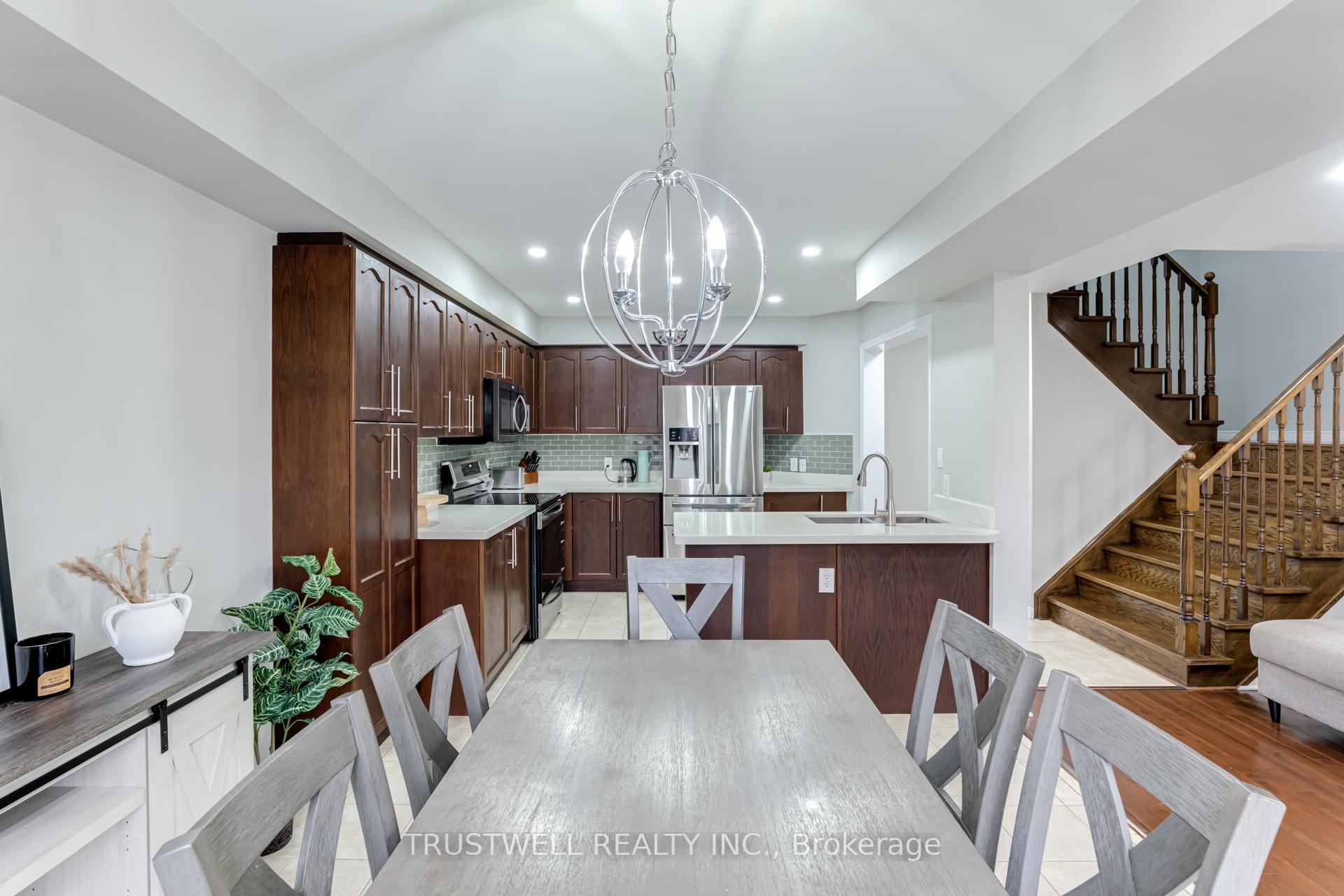 Photo 8 of 544 Luple Avenue, Oshawa, Samac — HOMEH