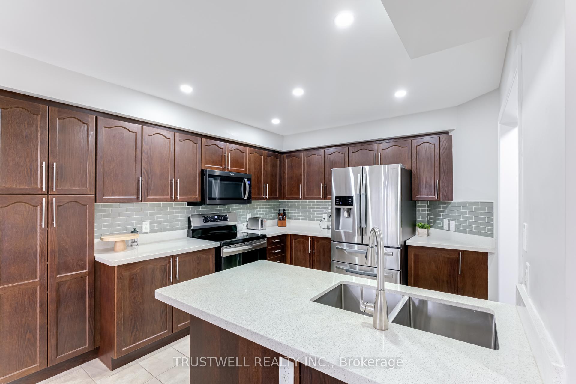 Photo 10 of 544 Luple Avenue, Oshawa, Samac — HOMEH