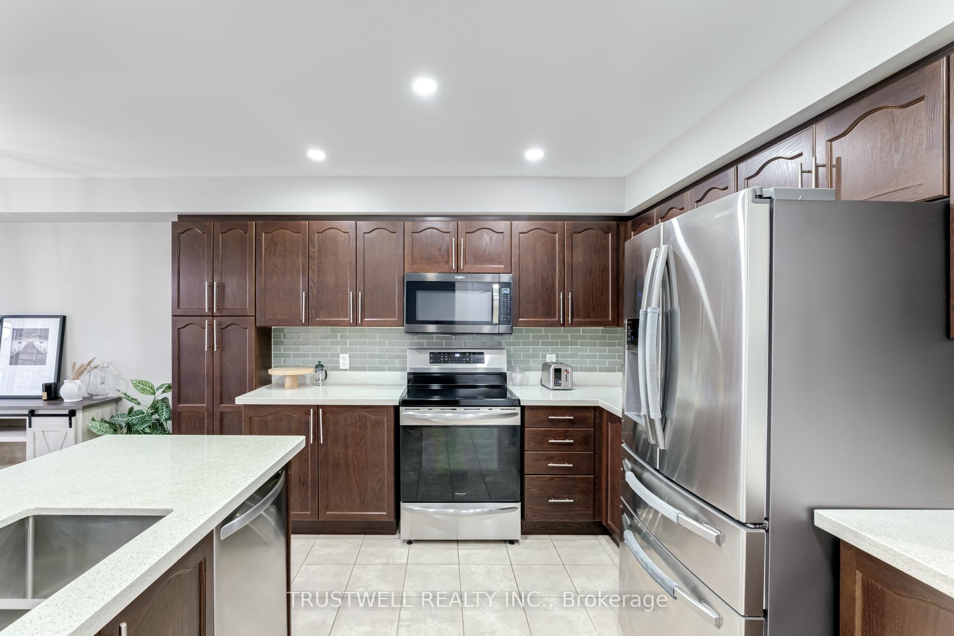 Photo 13 of 544 Luple Avenue, Oshawa, Samac — HOMEH