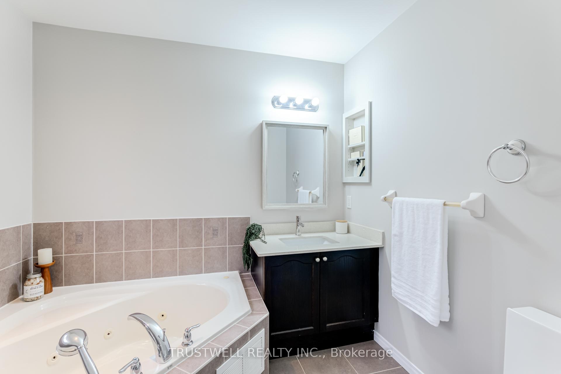 Photo 20 of 544 Luple Avenue, Oshawa, Samac — HOMEH