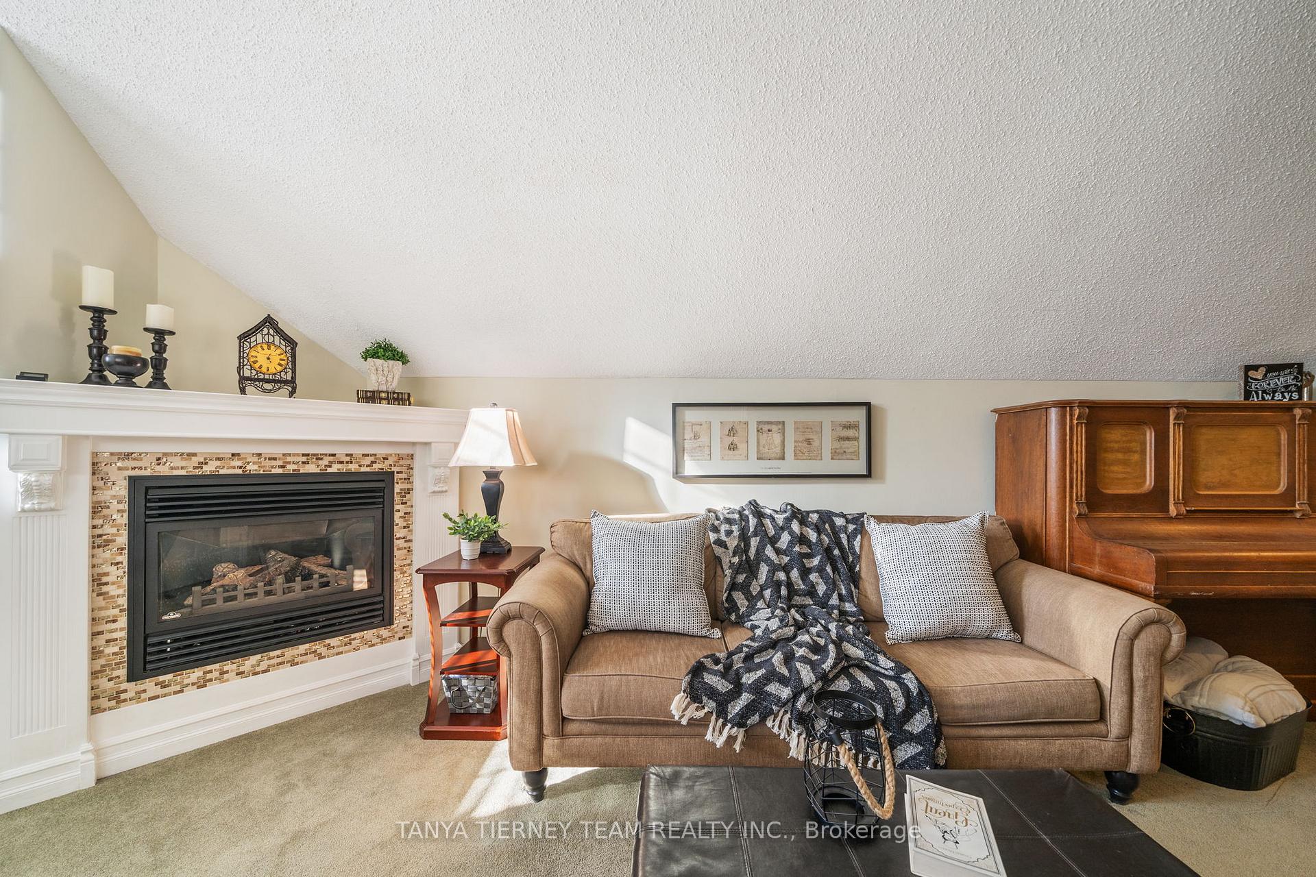 Photo 20 of 103 Bassett Boulevard, Whitby, Pringle Creek — HOMEH