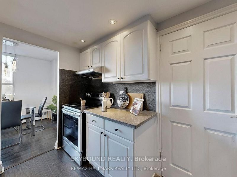 Photo 3 of Unit 817, 5 Parkway Forest Dr, North York, Henry Farm — HOMEH