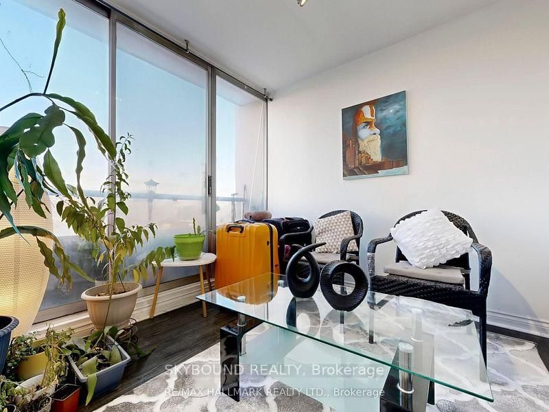 Photo 7 of Unit 817, 5 Parkway Forest Dr, North York, Henry Farm — HOMEH
