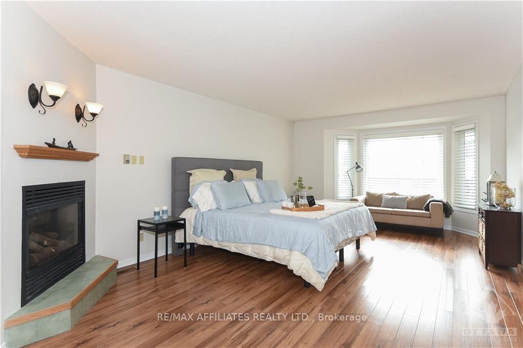 Photo 4 of 1415 York Mills Crescent, Ottawa, Fallingbrook/Ridgemount — HOMEH