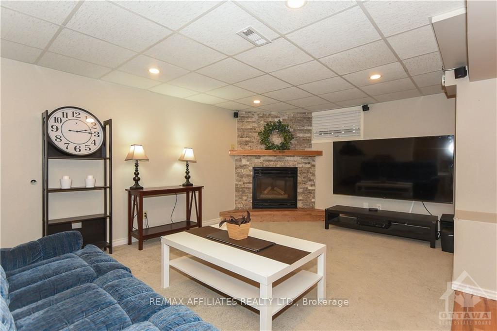 Photo 10 of 1415 York Mills Crescent, Ottawa, Fallingbrook/Ridgemount — HOMEH