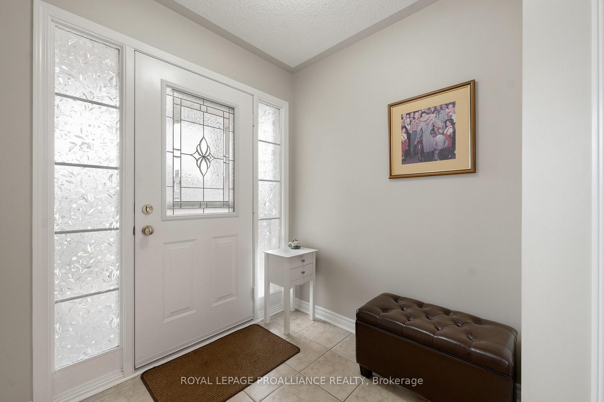 Photo 6 of 1707 Whitestone Drive, Oshawa, Samac — HOMEH
