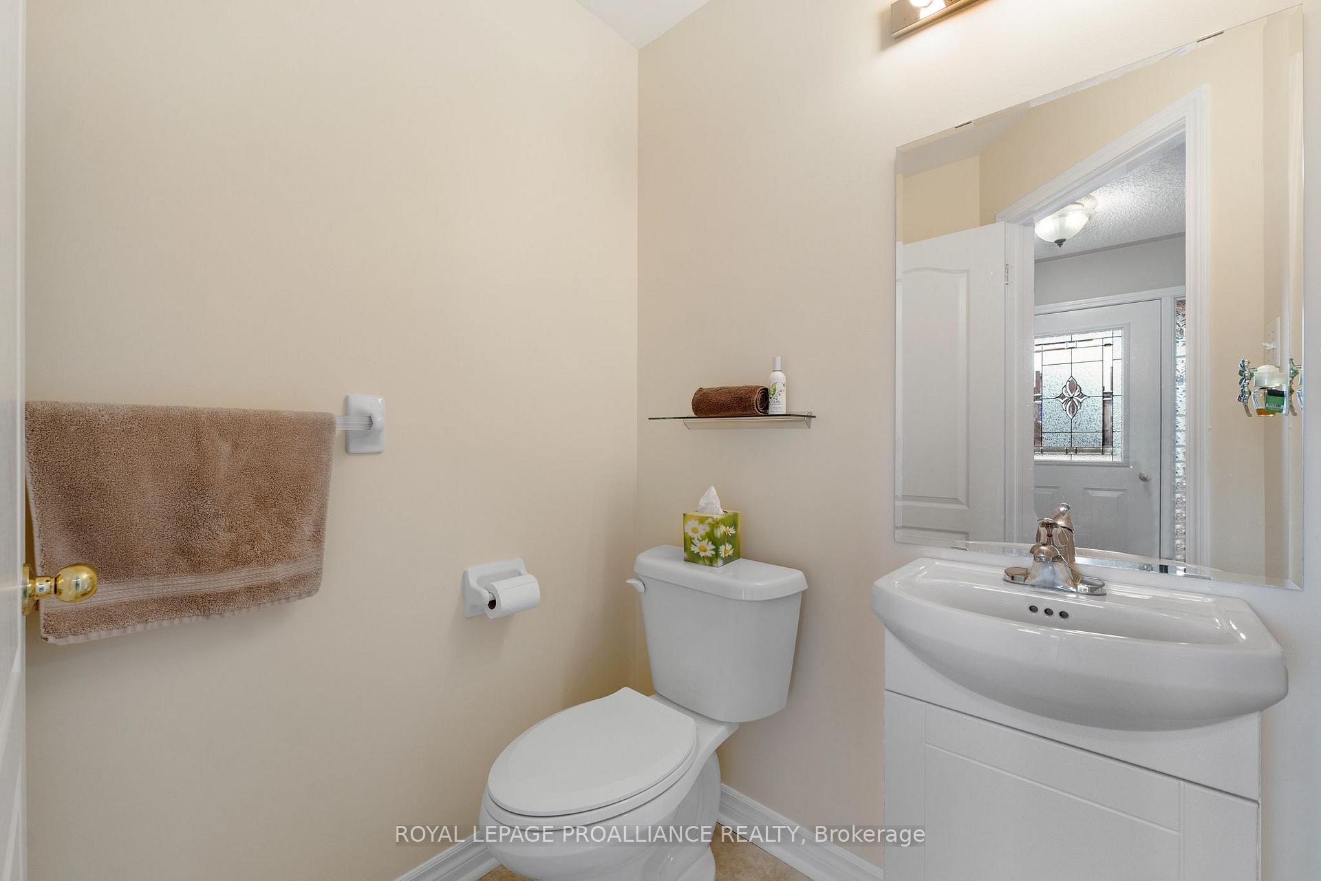 Photo 7 of 1707 Whitestone Drive, Oshawa, Samac — HOMEH