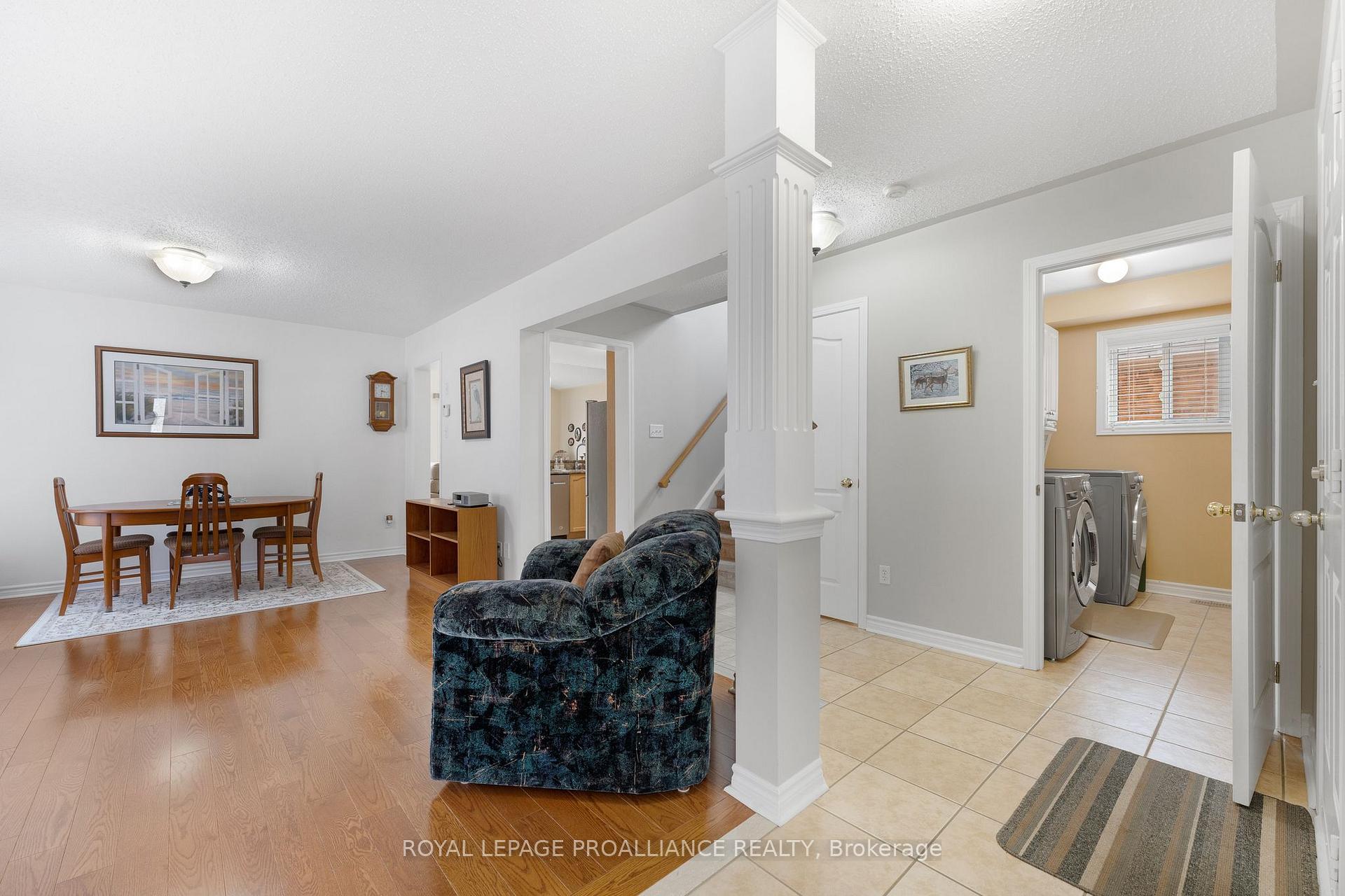 Photo 8 of 1707 Whitestone Drive, Oshawa, Samac — HOMEH