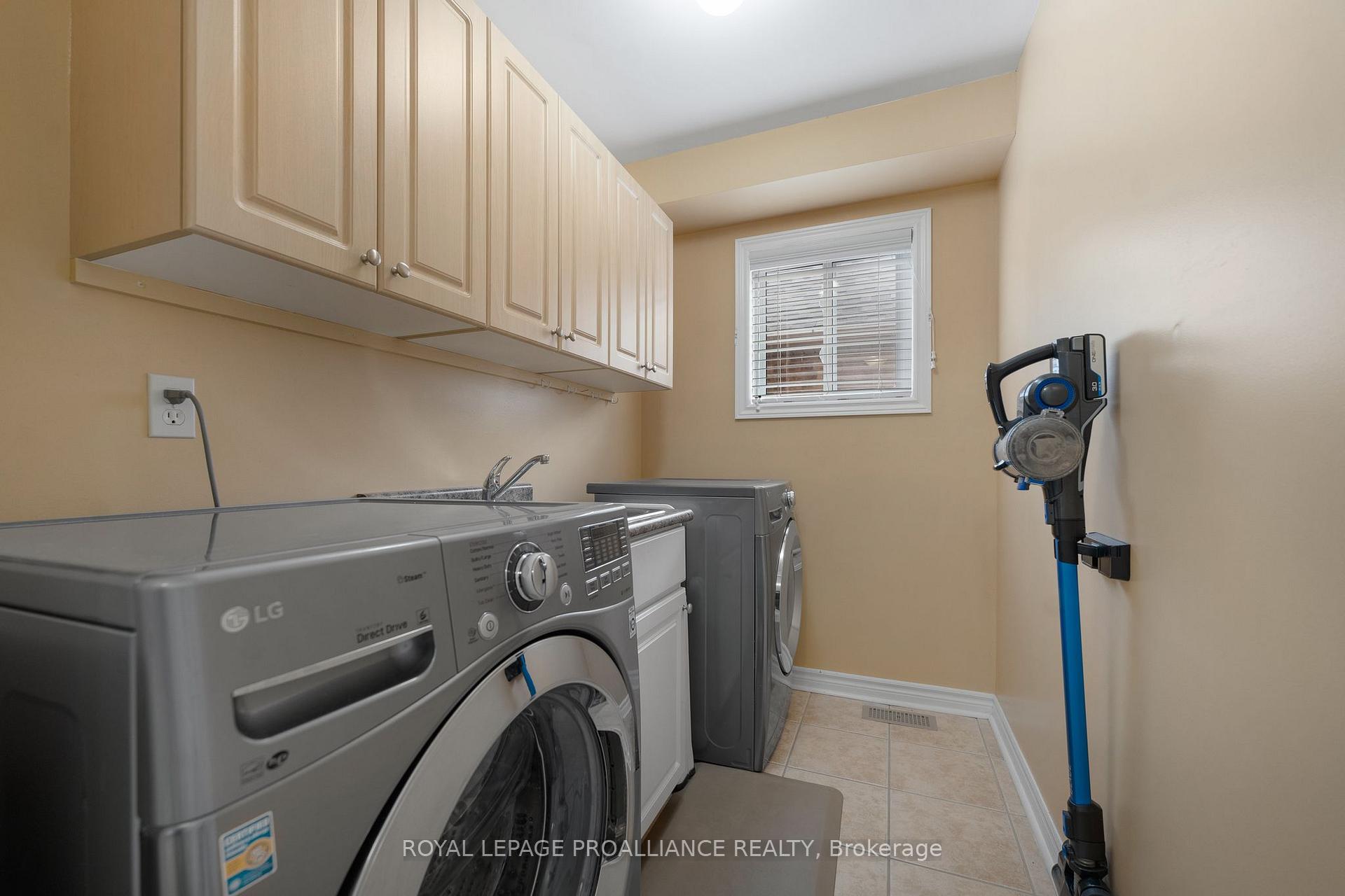 Photo 9 of 1707 Whitestone Drive, Oshawa, Samac — HOMEH