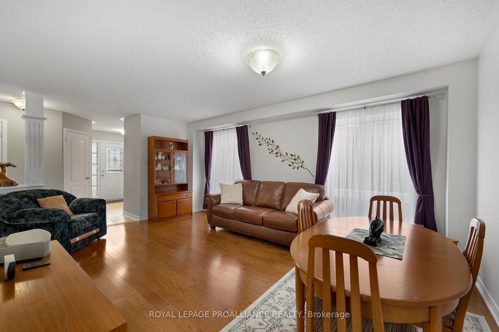 Photo 10 of 1707 Whitestone Drive, Oshawa, Samac — HOMEH