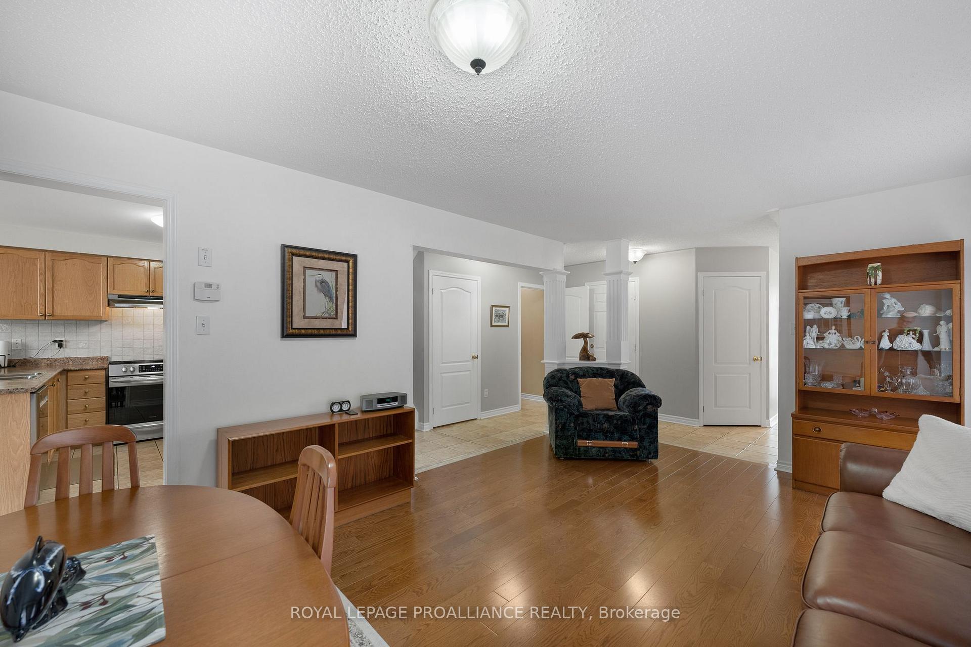 Photo 11 of 1707 Whitestone Drive, Oshawa, Samac — HOMEH