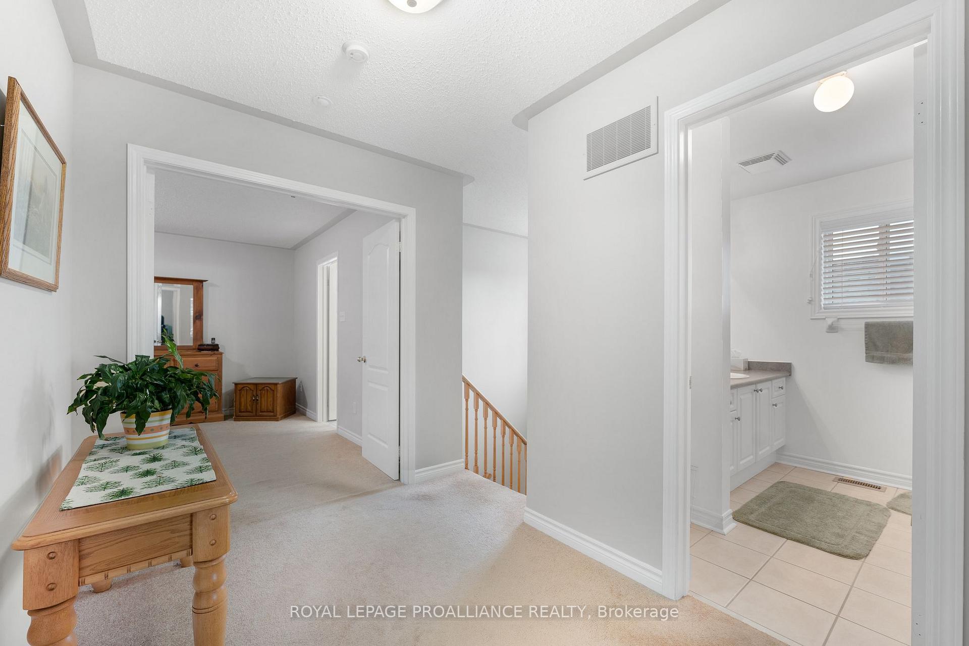 Photo 18 of 1707 Whitestone Drive, Oshawa, Samac — HOMEH