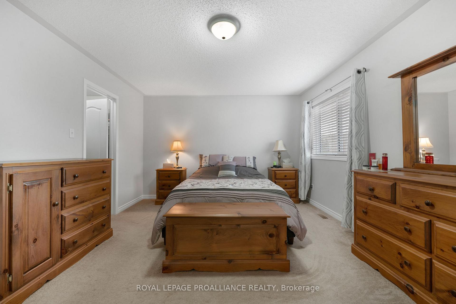 Photo 19 of 1707 Whitestone Drive, Oshawa, Samac — HOMEH