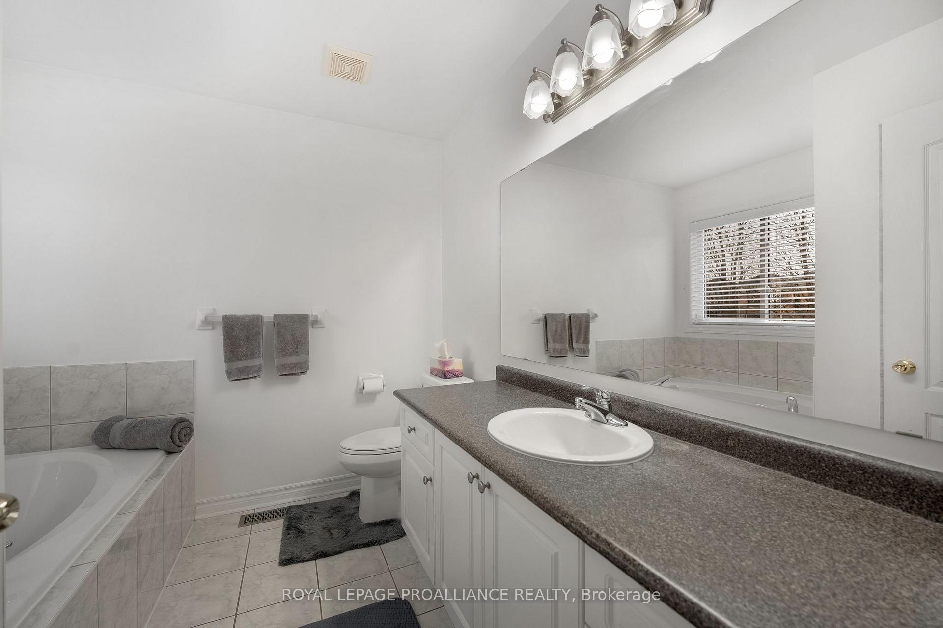 Photo 22 of 1707 Whitestone Drive, Oshawa, Samac — HOMEH