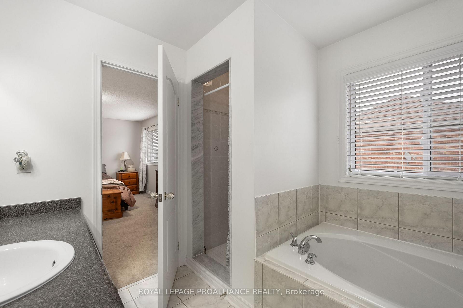 Photo 23 of 1707 Whitestone Drive, Oshawa, Samac — HOMEH