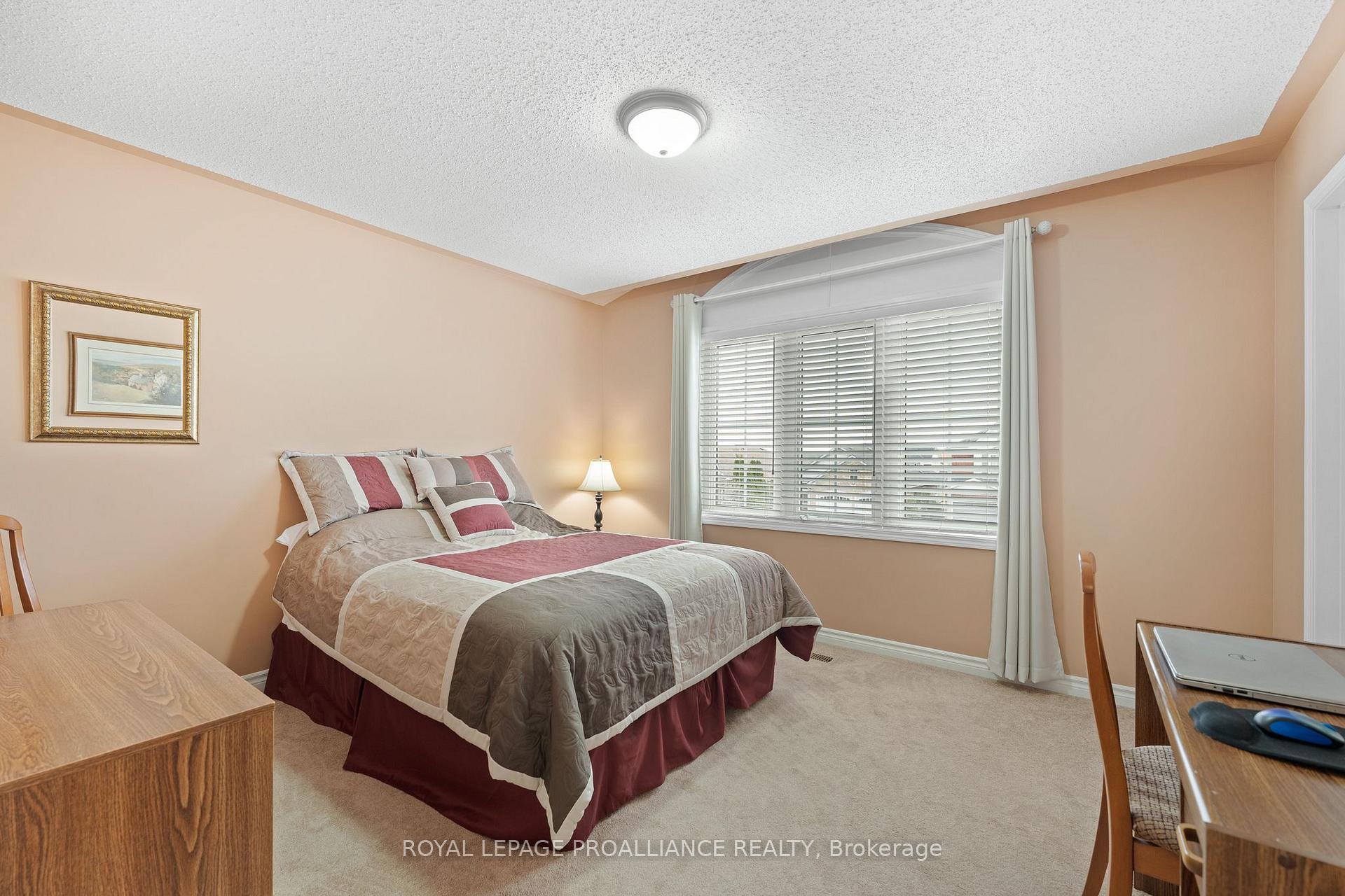 Photo 25 of 1707 Whitestone Drive, Oshawa, Samac — HOMEH