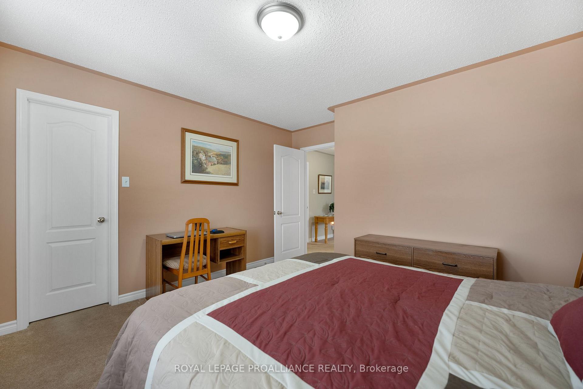 Photo 26 of 1707 Whitestone Drive, Oshawa, Samac — HOMEH