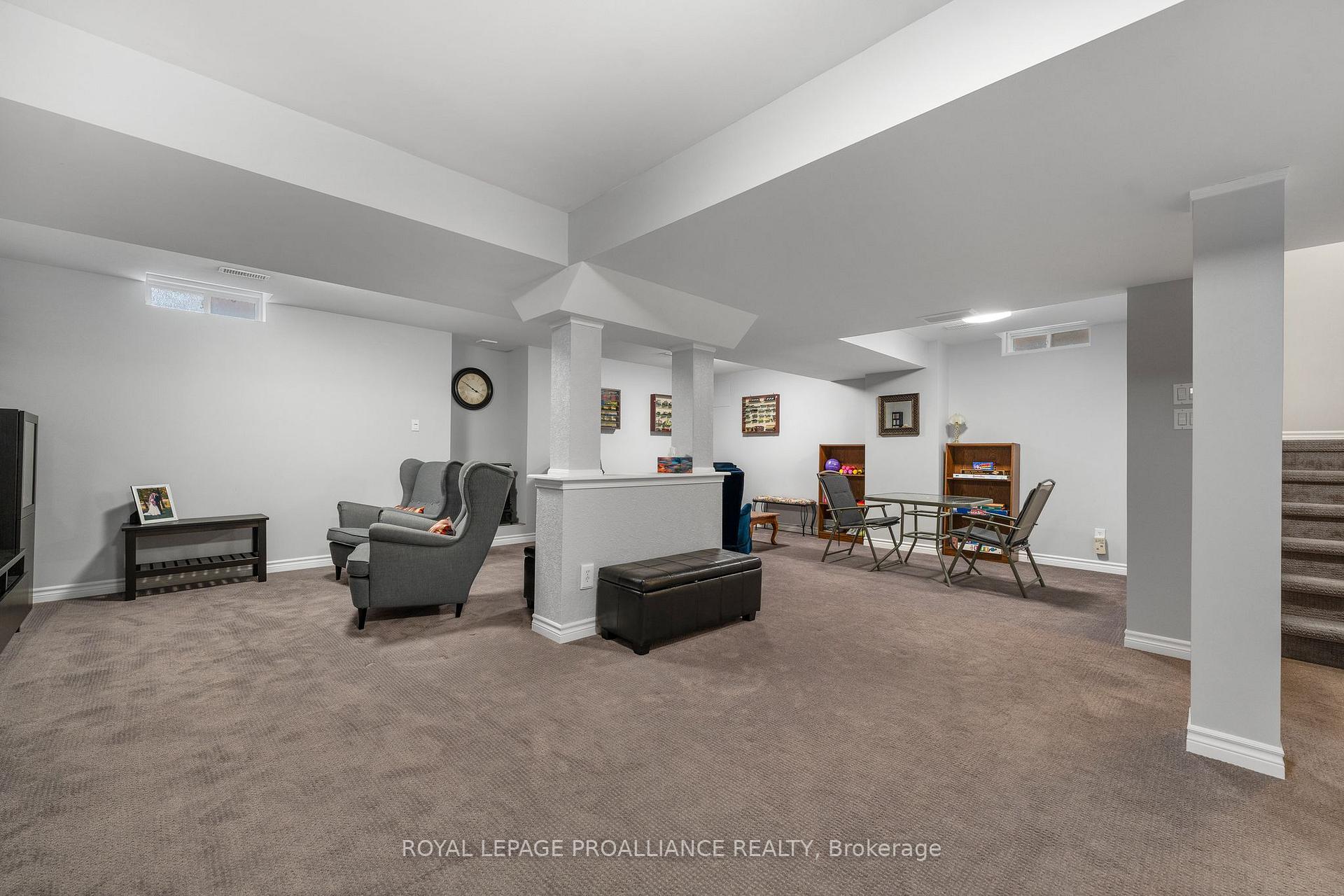 Photo 31 of 1707 Whitestone Drive, Oshawa, Samac — HOMEH