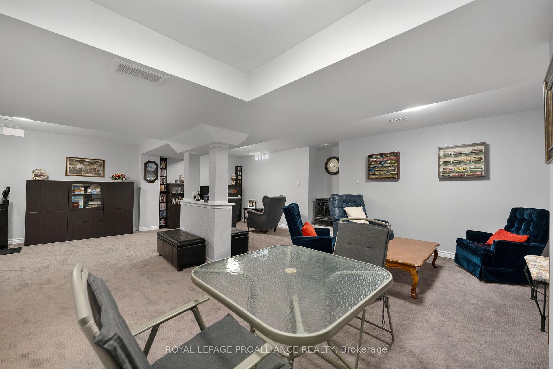 Photo 32 of 1707 Whitestone Drive, Oshawa, Samac — HOMEH