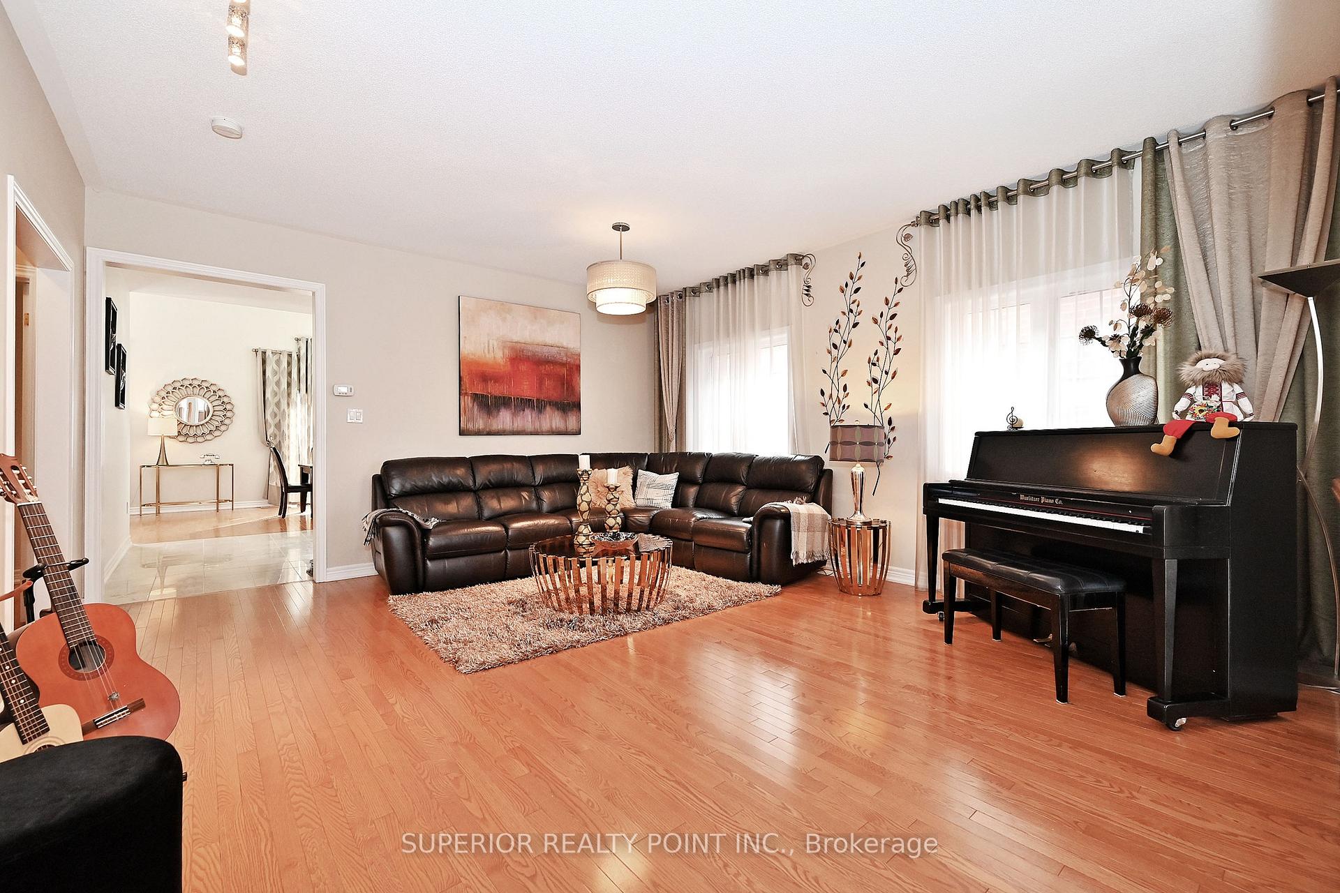 Photo 5 of 209 Queen Filomena Avenue, Vaughan, Patterson — HOMEH