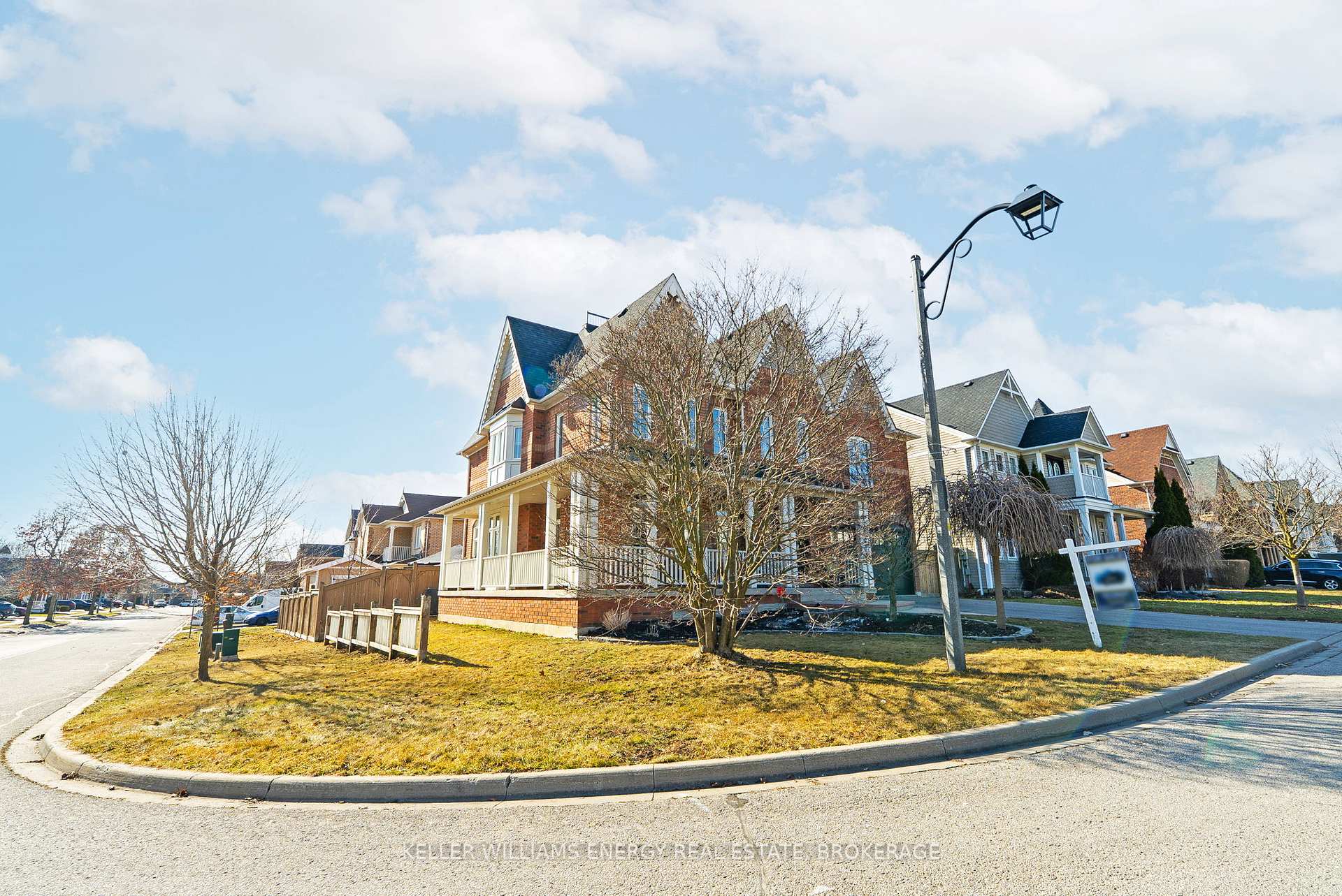Photo 10 of 18 Leithridge Crescent, Whitby, Brooklin — HOMEH