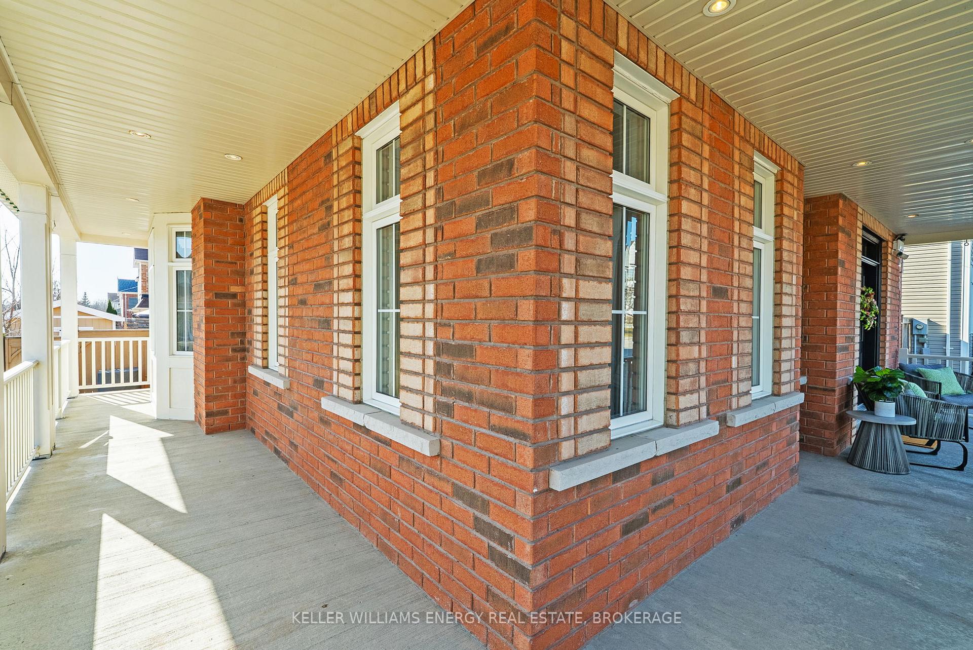 Photo 11 of 18 Leithridge Crescent, Whitby, Brooklin — HOMEH