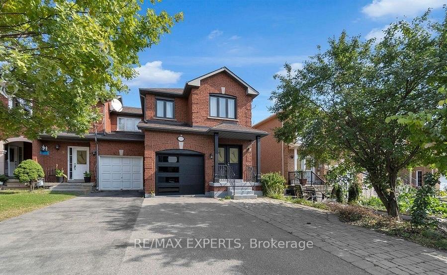 Photo 2 of 11 Wedgewood Place, Vaughan, Concord — HOMEH